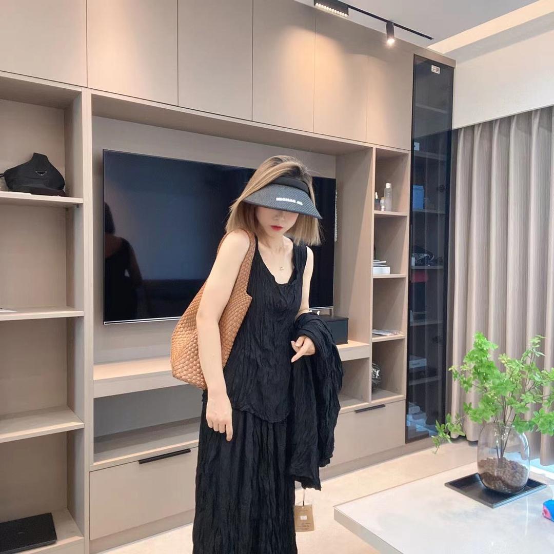 朵朵女装工厂店