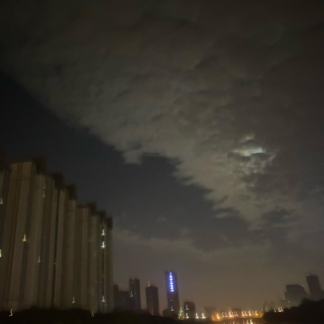 梓晨.