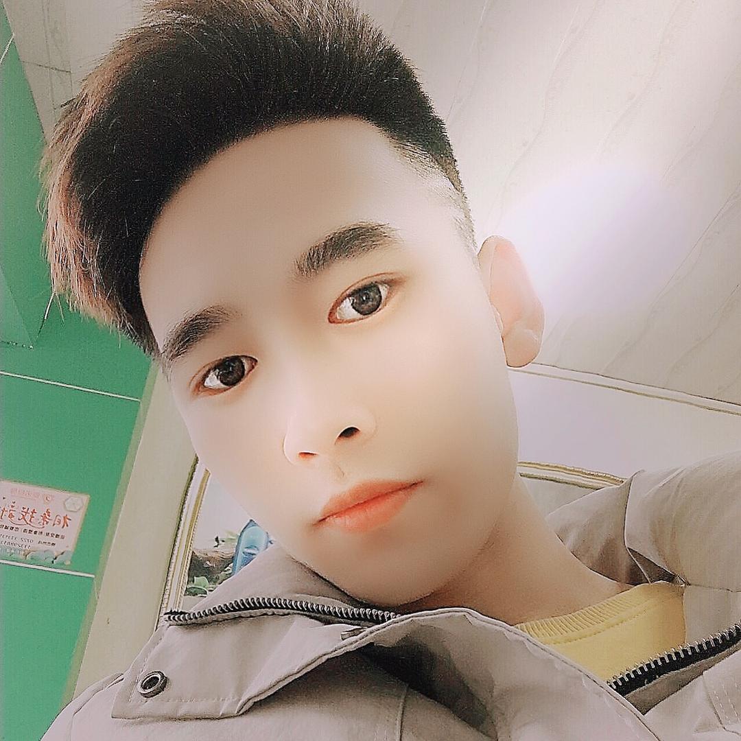 审美造型、黄月