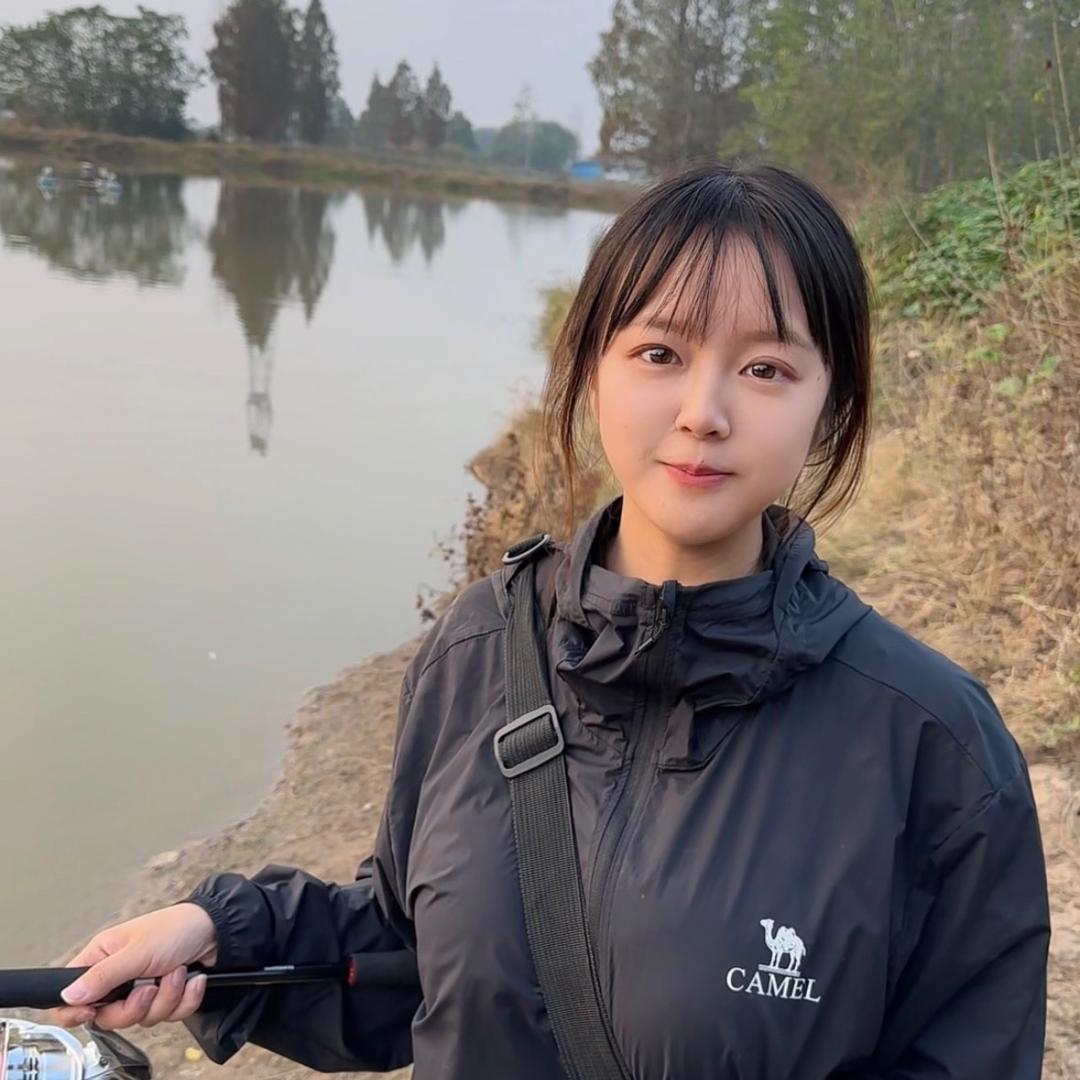 王小格爱钓鱼