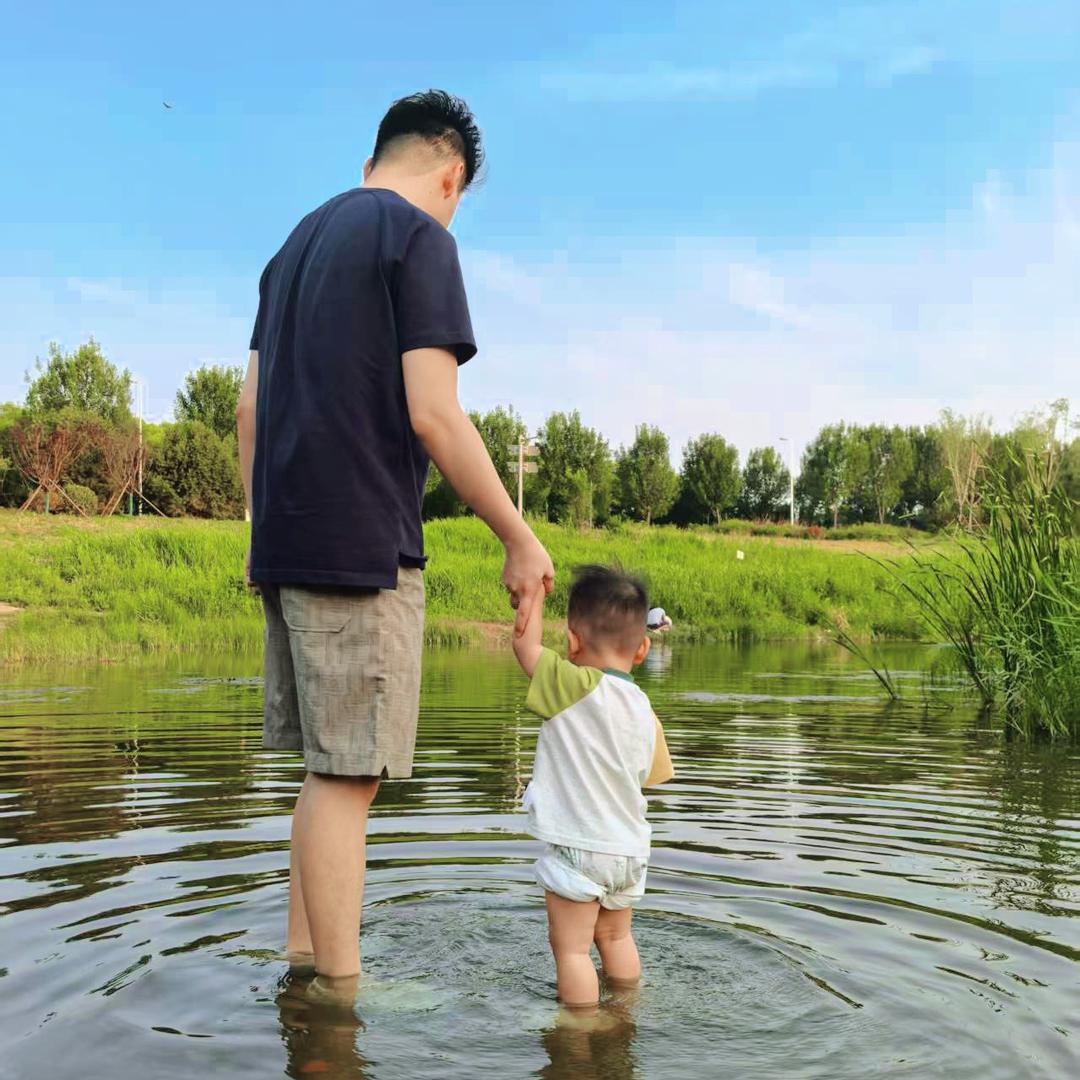 小蒜爸（萌小蒜童装）