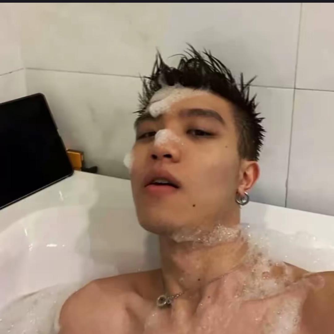 发型搞乱了