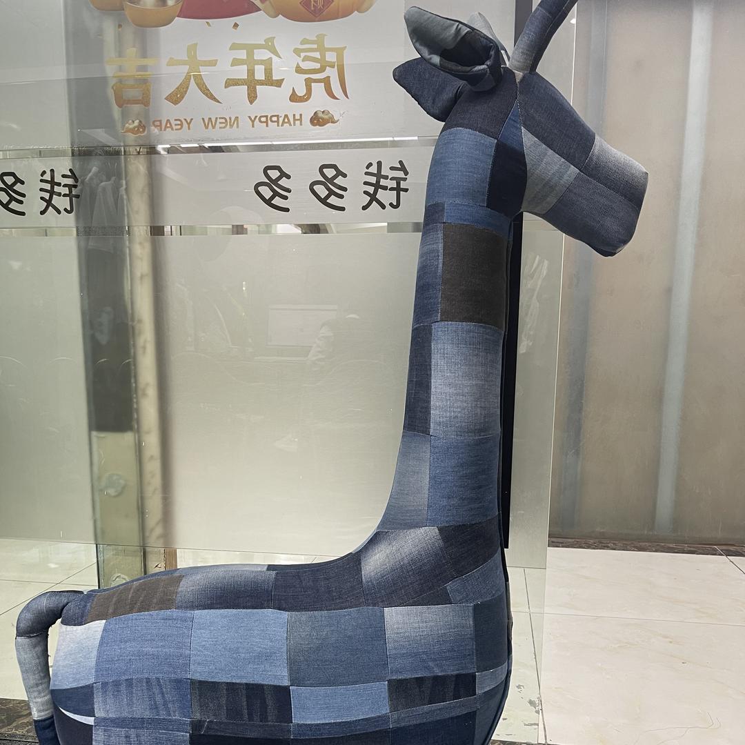 伟英钱多多服装工作室