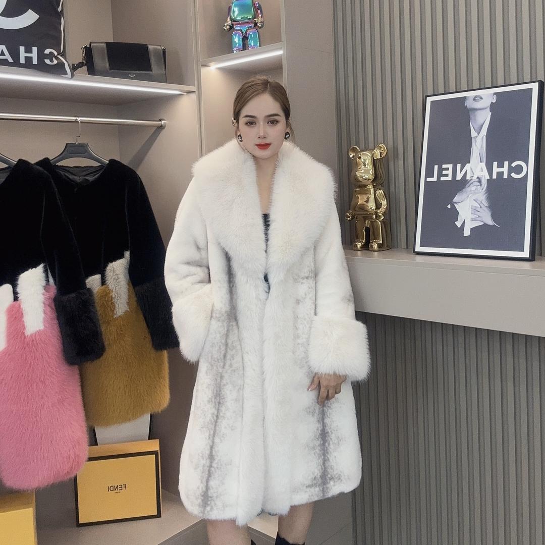 靓美服饰店