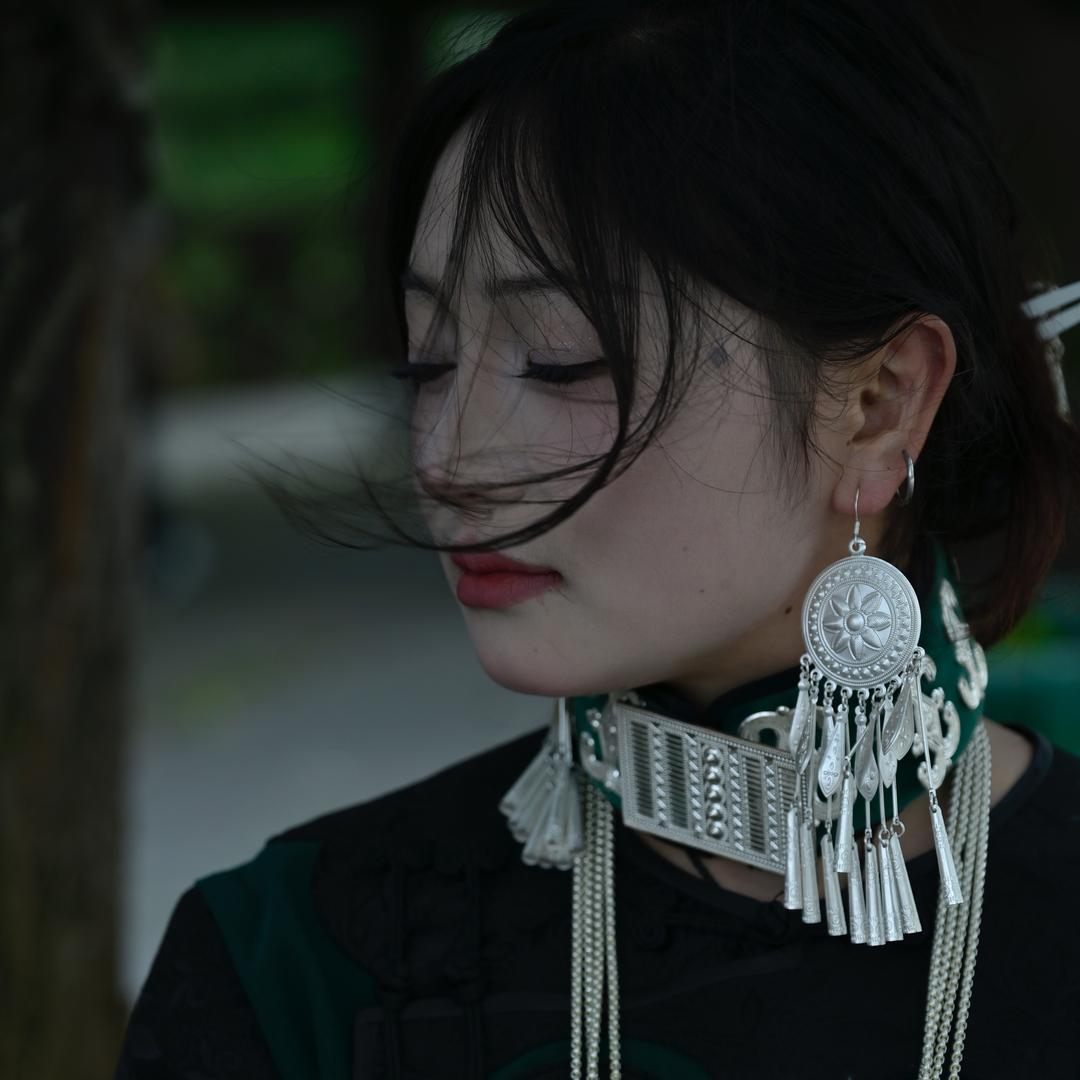 星儿伴月.彝族服饰体验馆