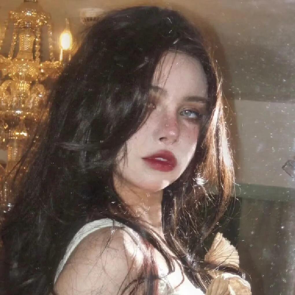 狂拽酷炫吊炸天的性感母蟑螂🪳