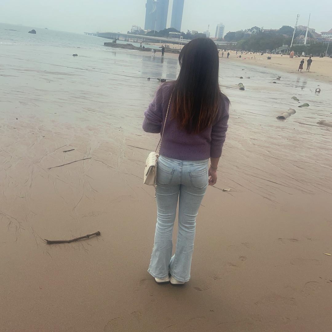 爱穿牛仔裤的妖精妹