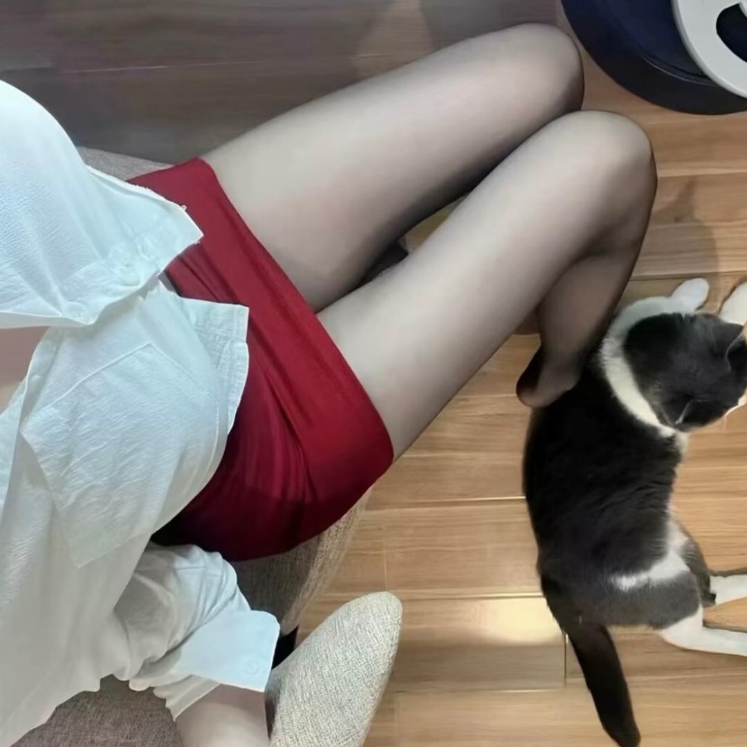 梁小姐：