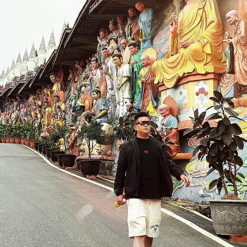 成都租车：包先森（租满送）