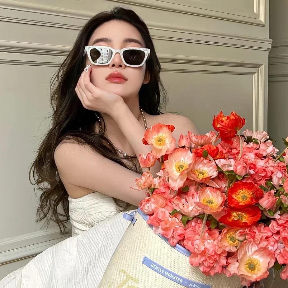 月亮上的垂耳兔🐰