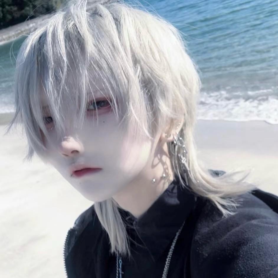 玻璃杯和普朗酒