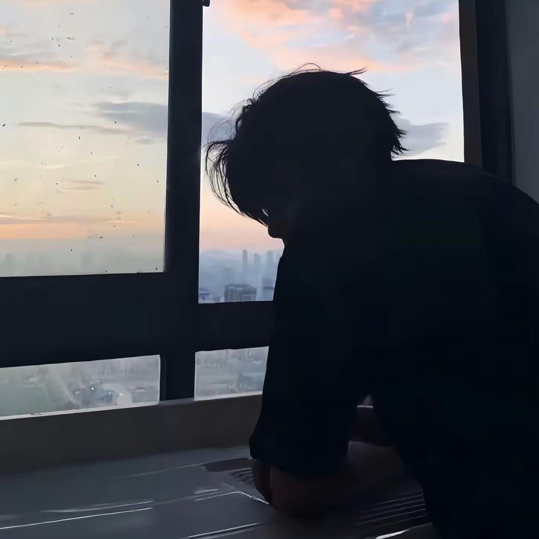 如刀锋般的下颚线