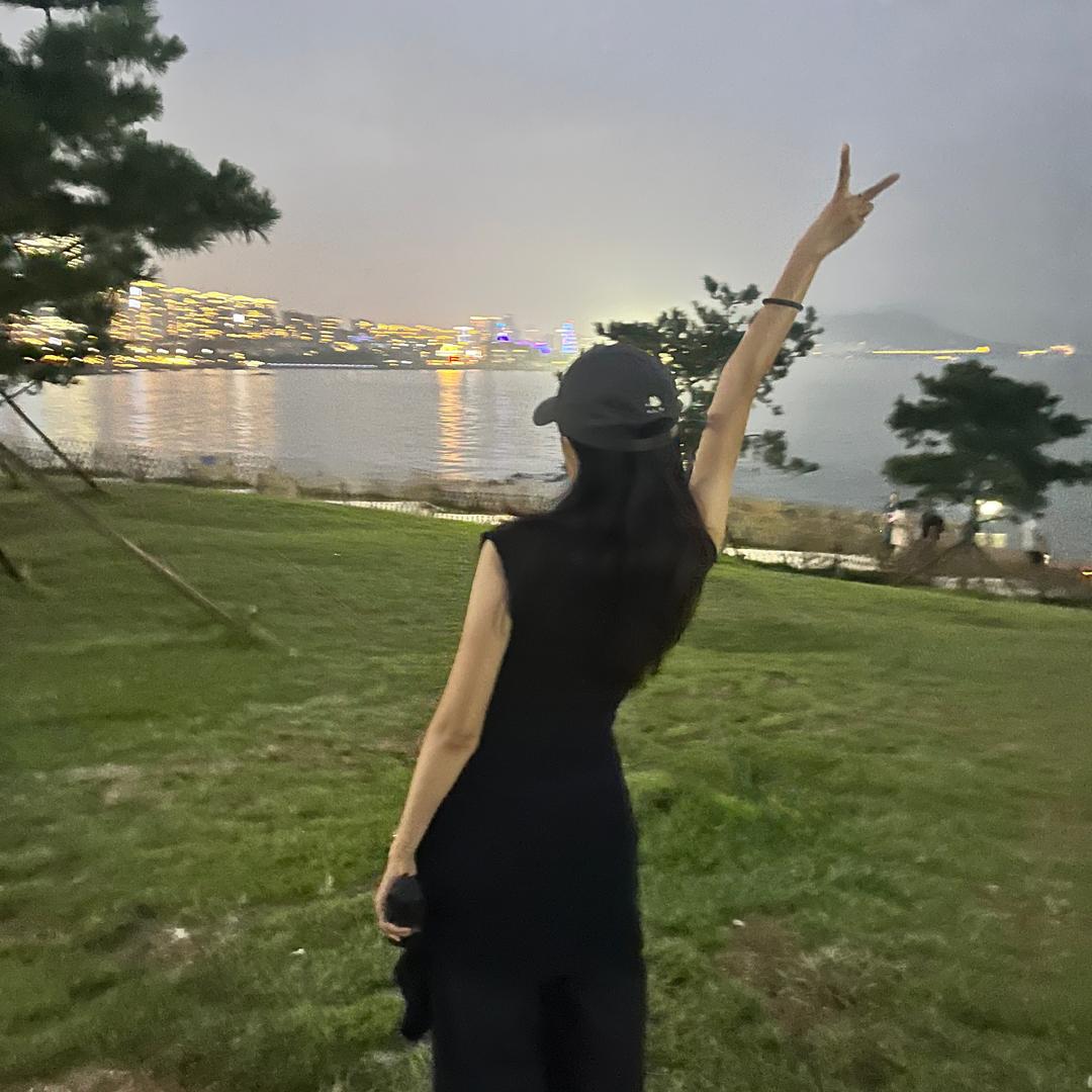 吱昂张女士