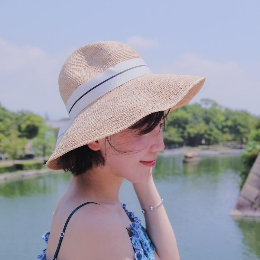 爱上俏百万女装