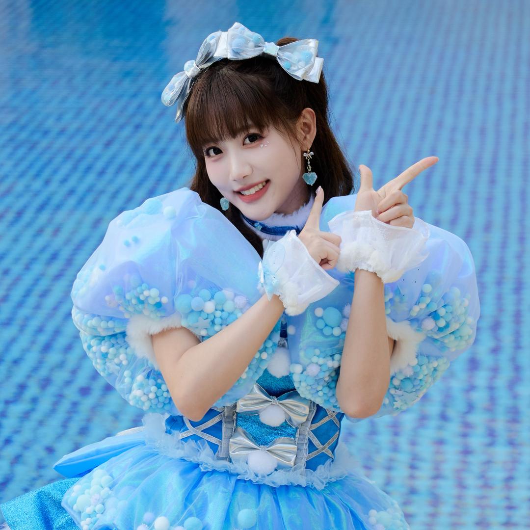 李艺彤