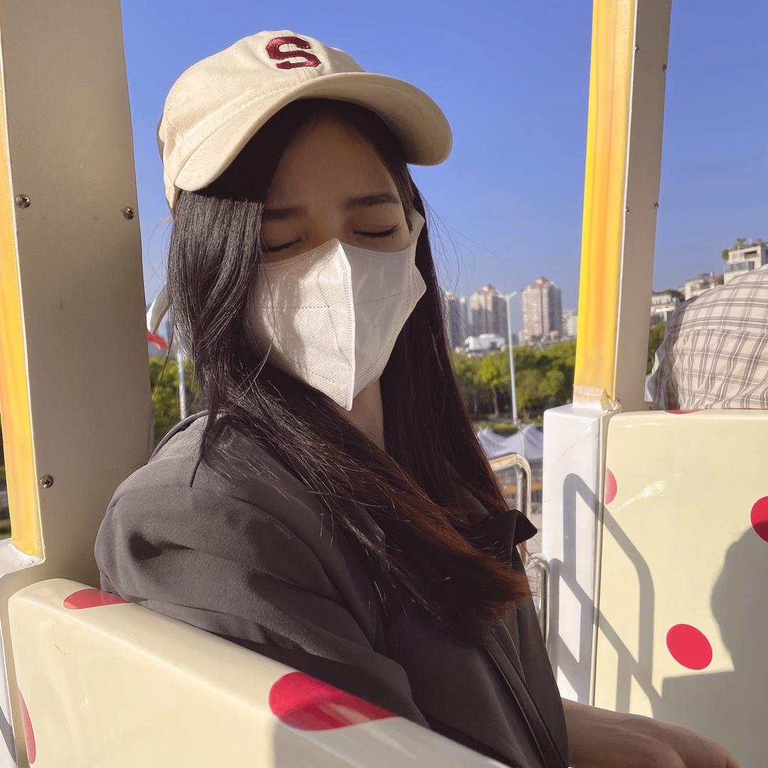 一栗唓哩子.