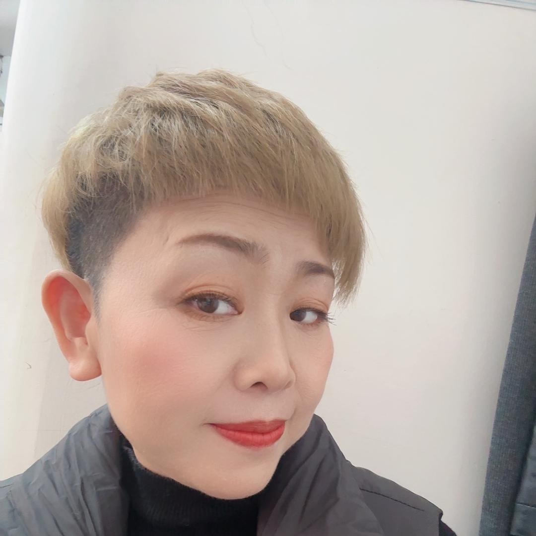 广州番禺石基品pai折扣服饰店