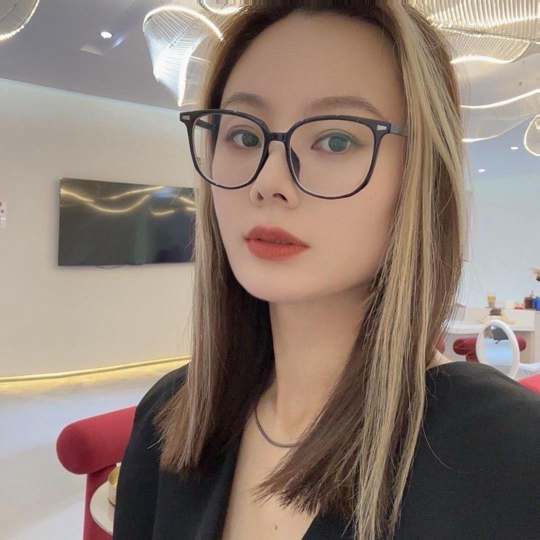 威海轻绘眉艺黄老丝