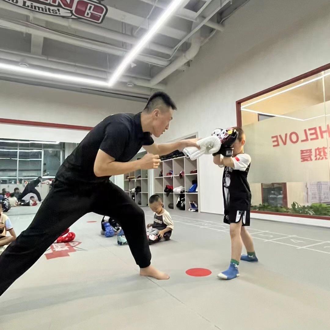 临汾狼牙格斗_散打搏击