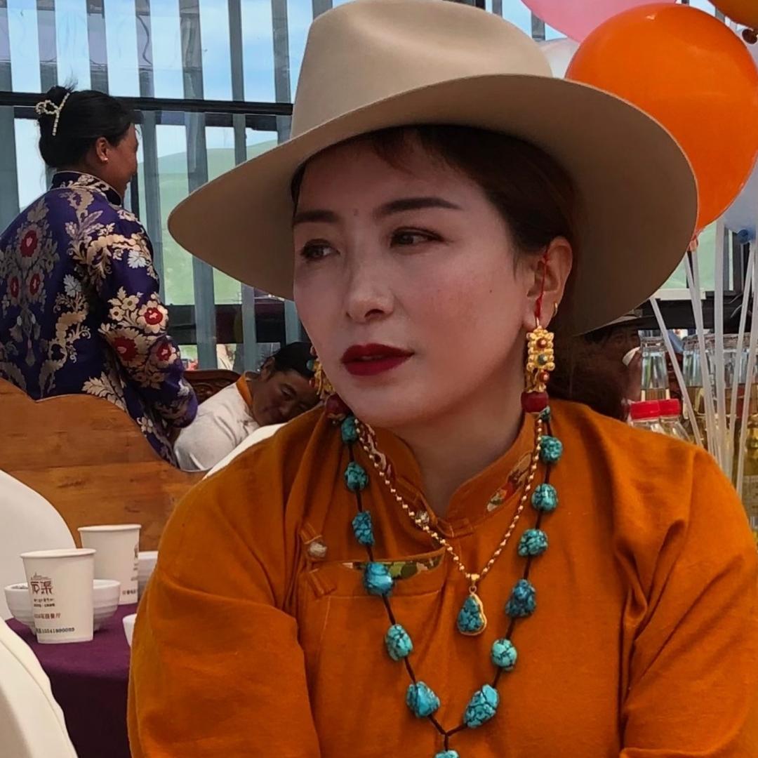 甘孜县青朝服装店