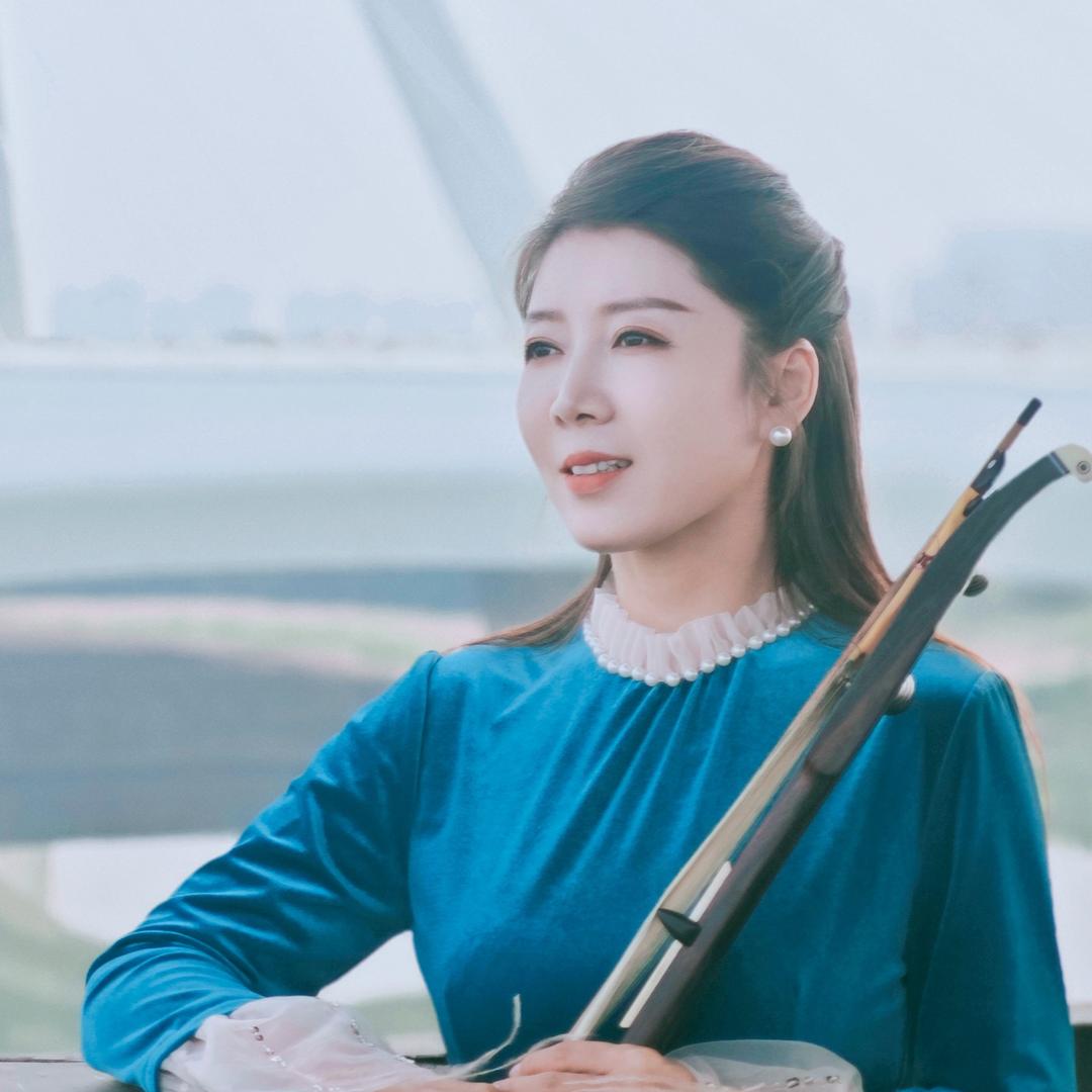 板胡车佳容