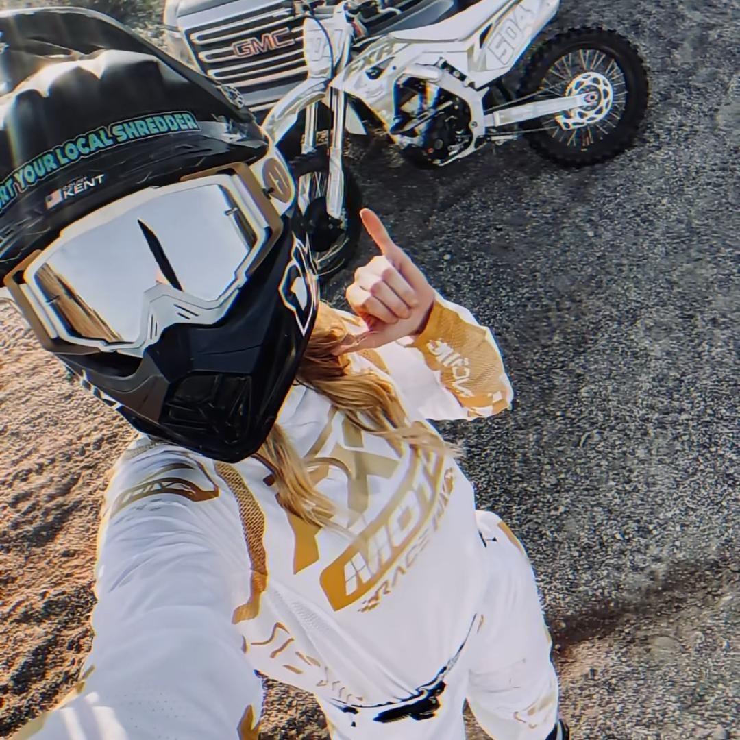 𝔂𝓪𝓷𝓰𝔂𝓪𝓷𝓰𝓵𝓪