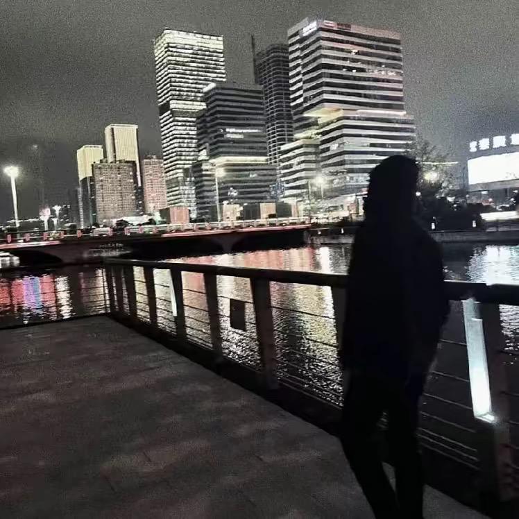 带点社会味的暖男