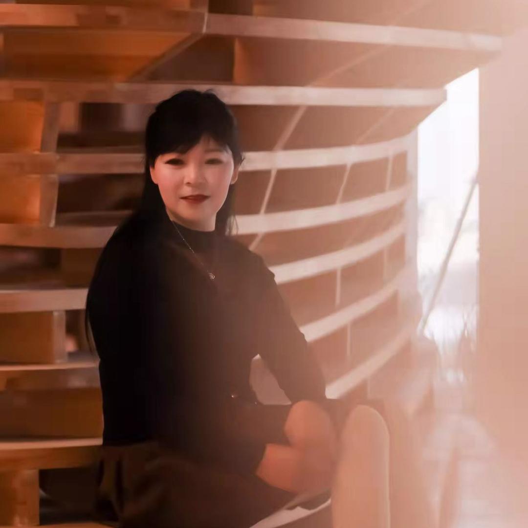 中 西式婚礼主持人张萍