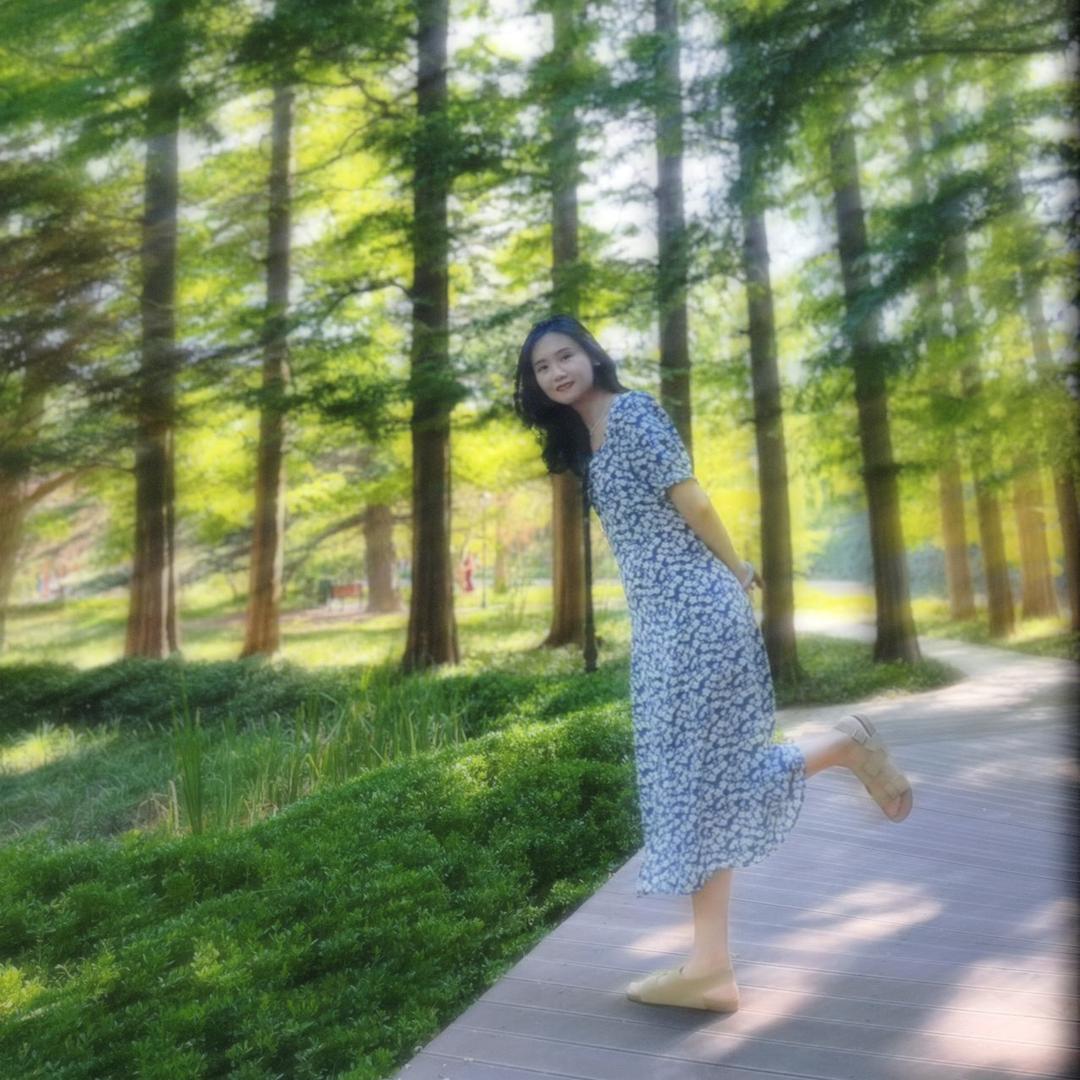 教画画的莹丫莹