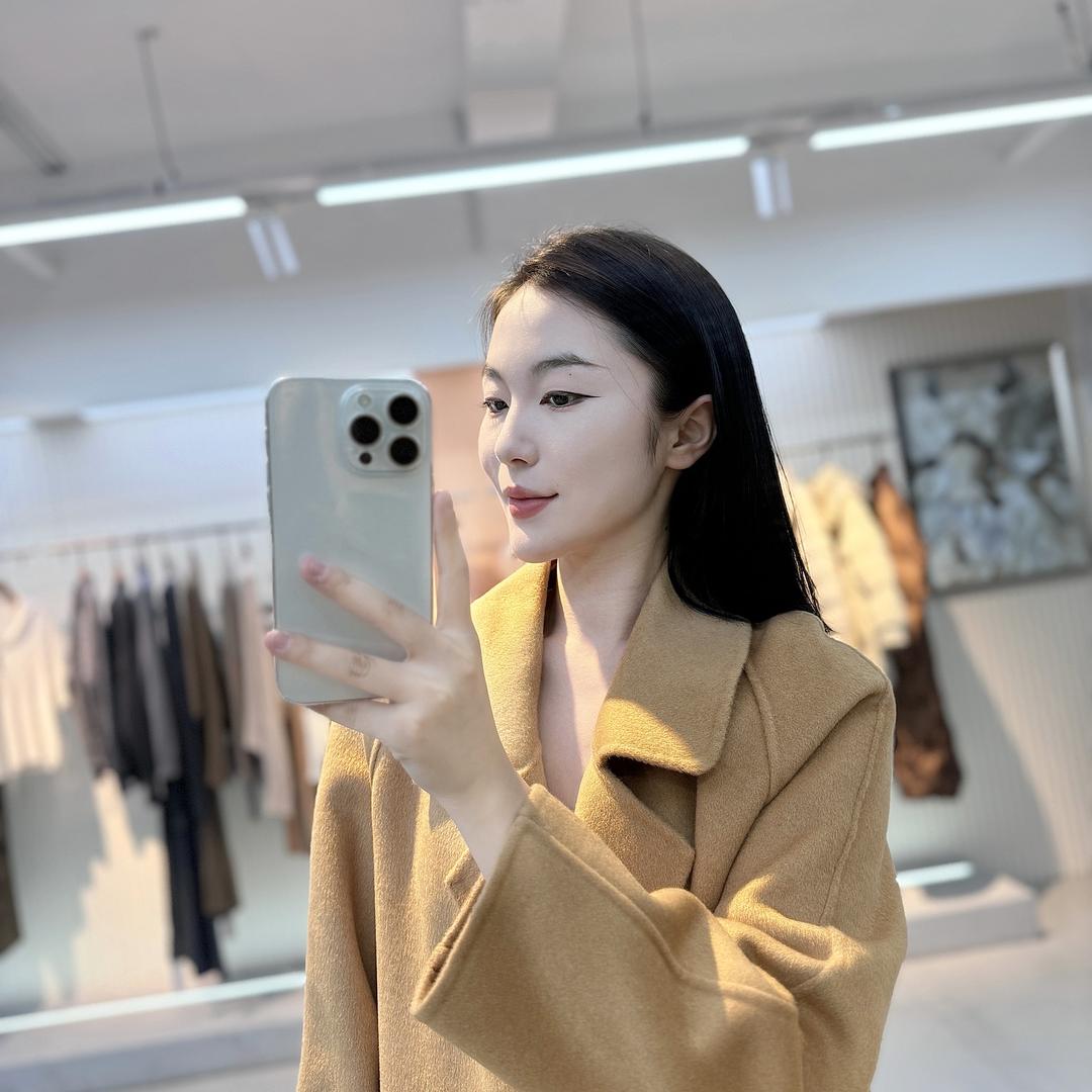 唯依轻奢女装店铺