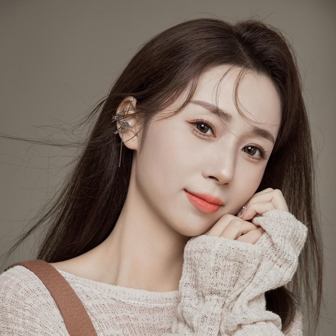 芭比嫁衣彩妆主理人-晓雨