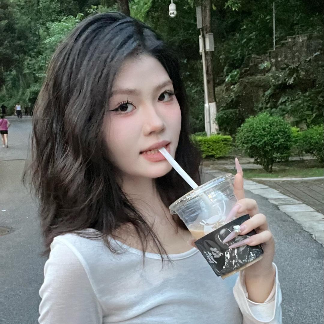阿柒.