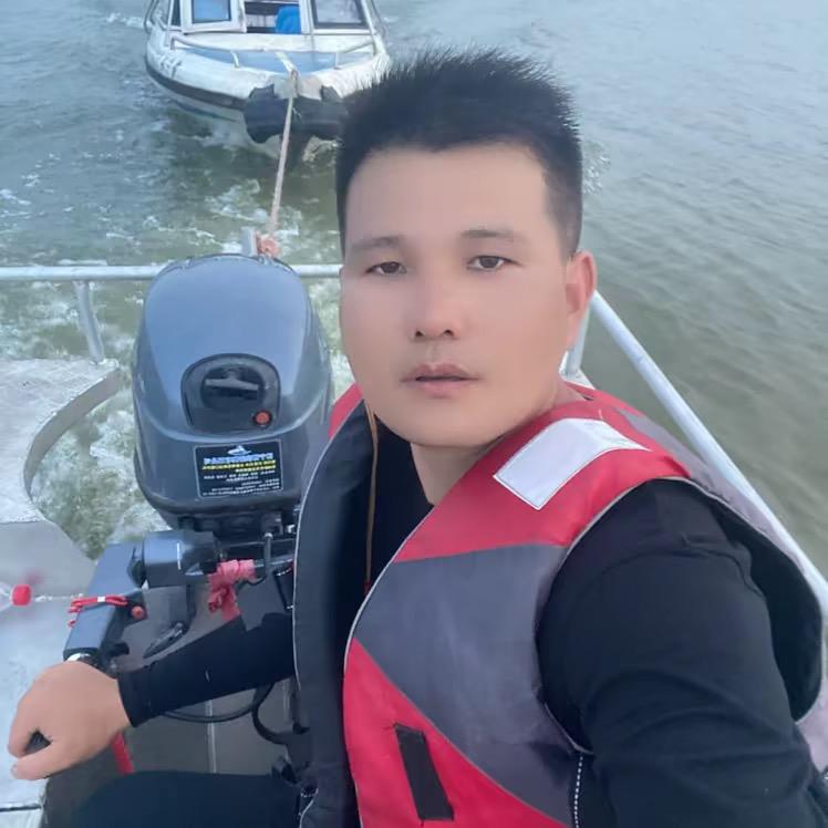 户外鱼鹰鸬鹚捕鱼