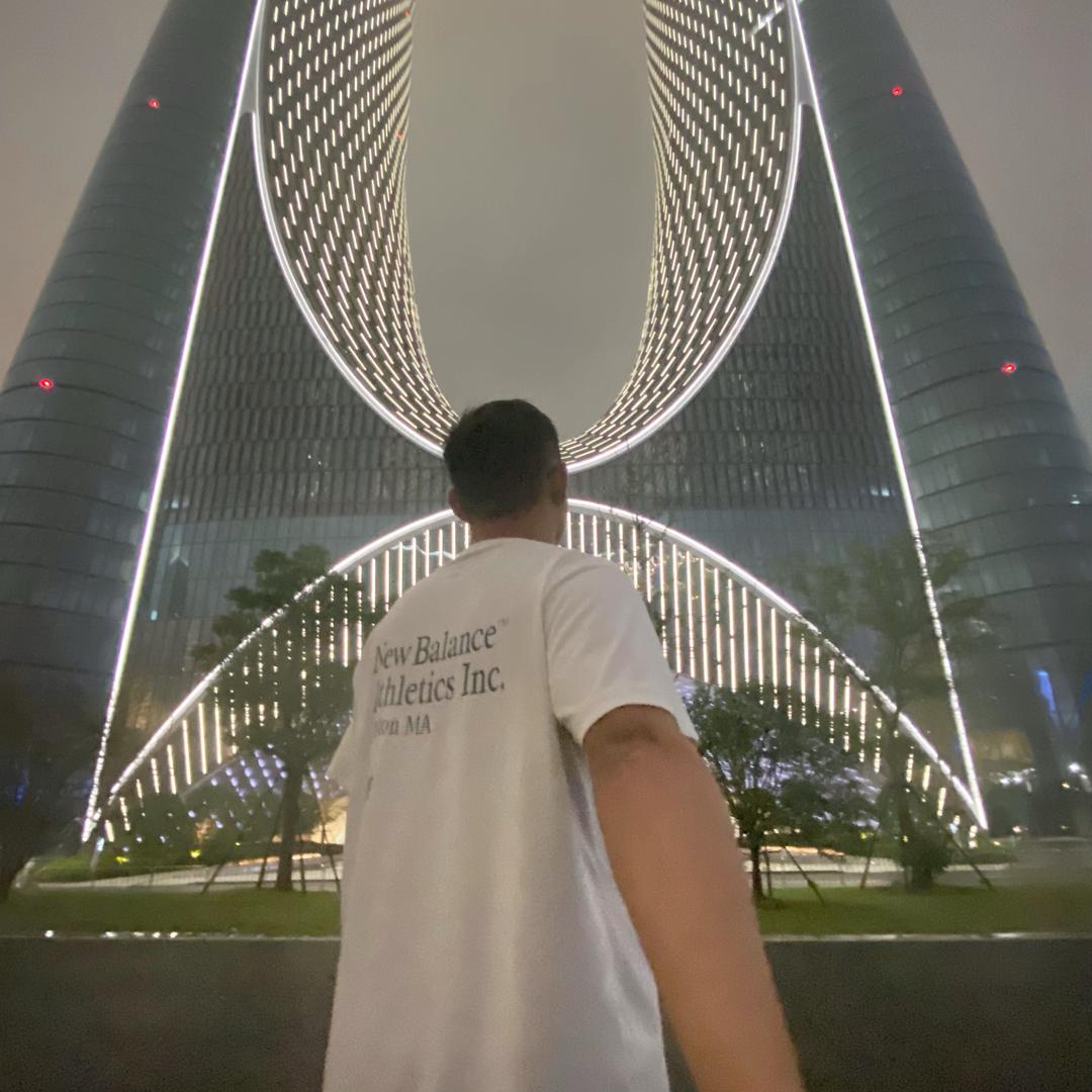 热爱生活的小黄