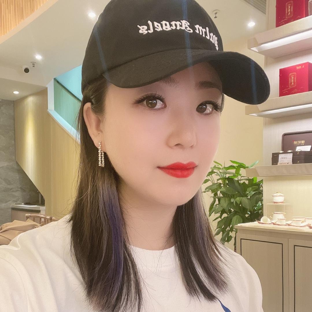 小竹荪爱喝普洱茶