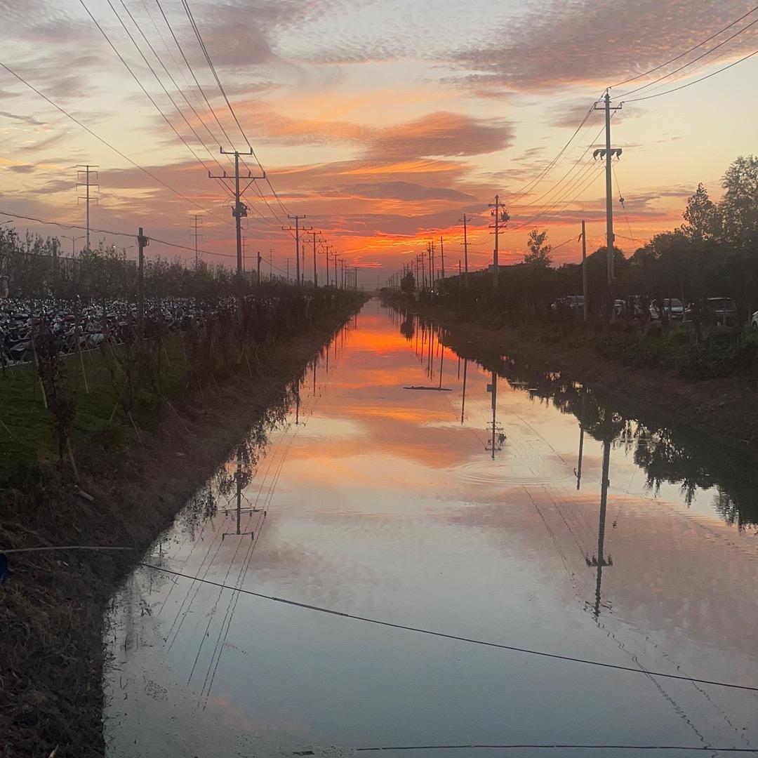 丿隐身对其不可见