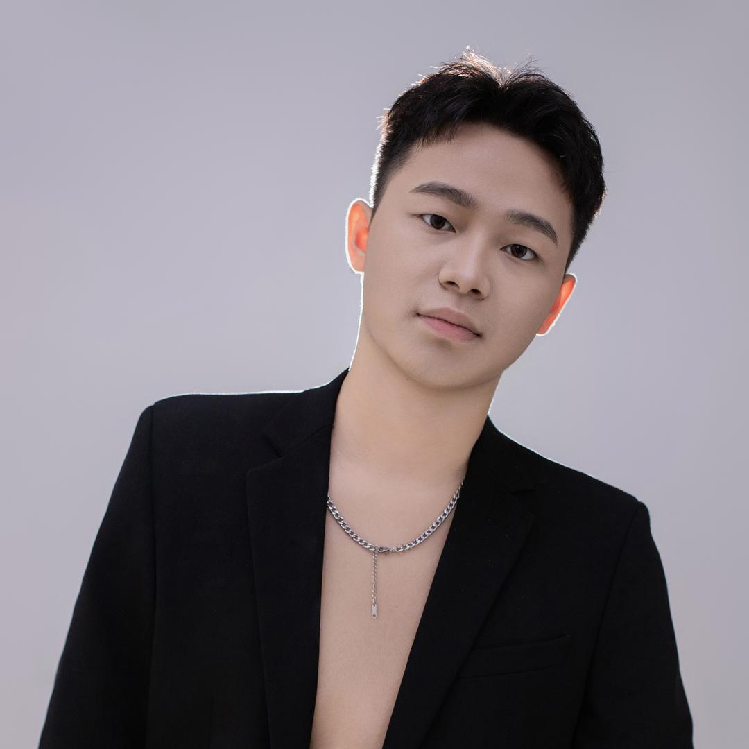 启飞 .何少(英伦卡诗)