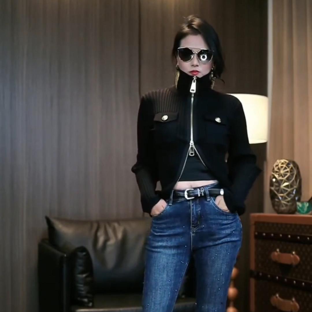 深圳市馨予月儿轻奢女装品牌