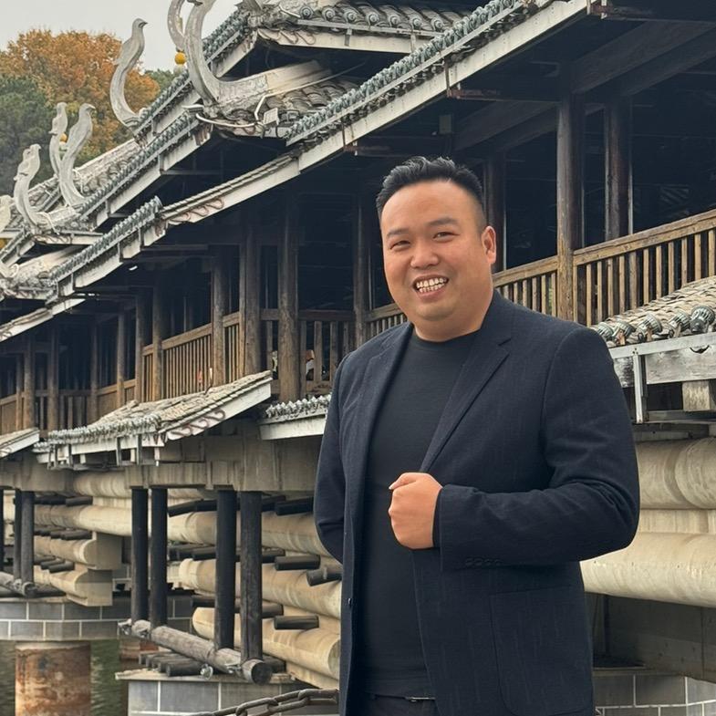 老石名车馆，老张