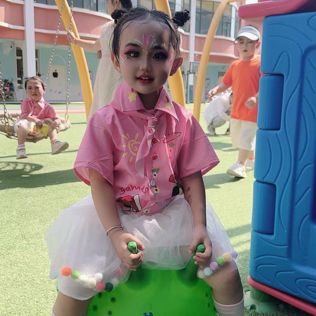 穿梭在公路上的冷藏弟