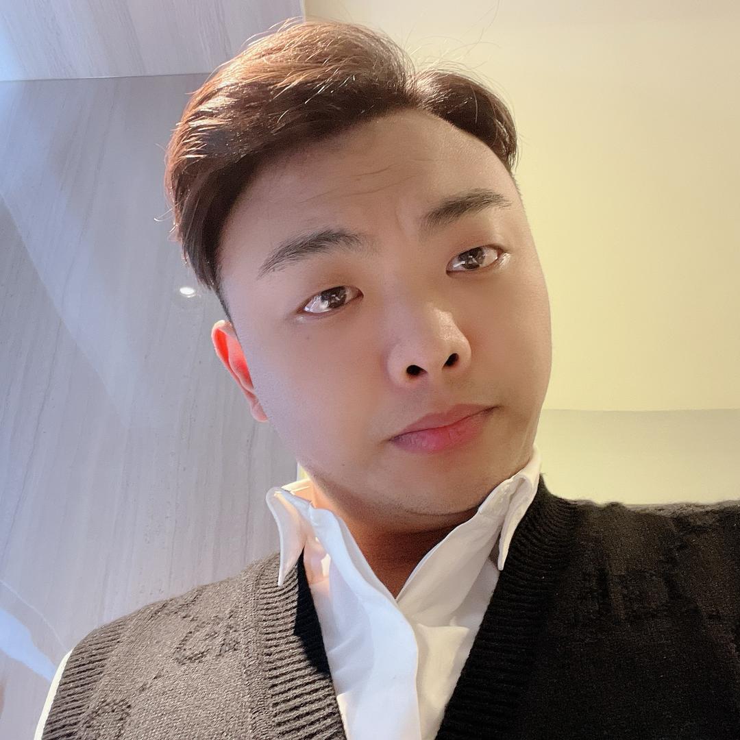 放开我的大长腿🌈