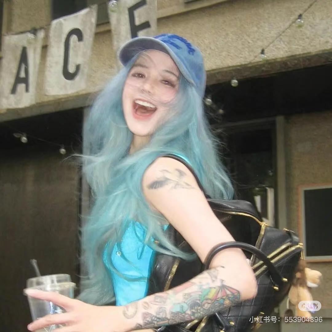 牵着小羊的小马