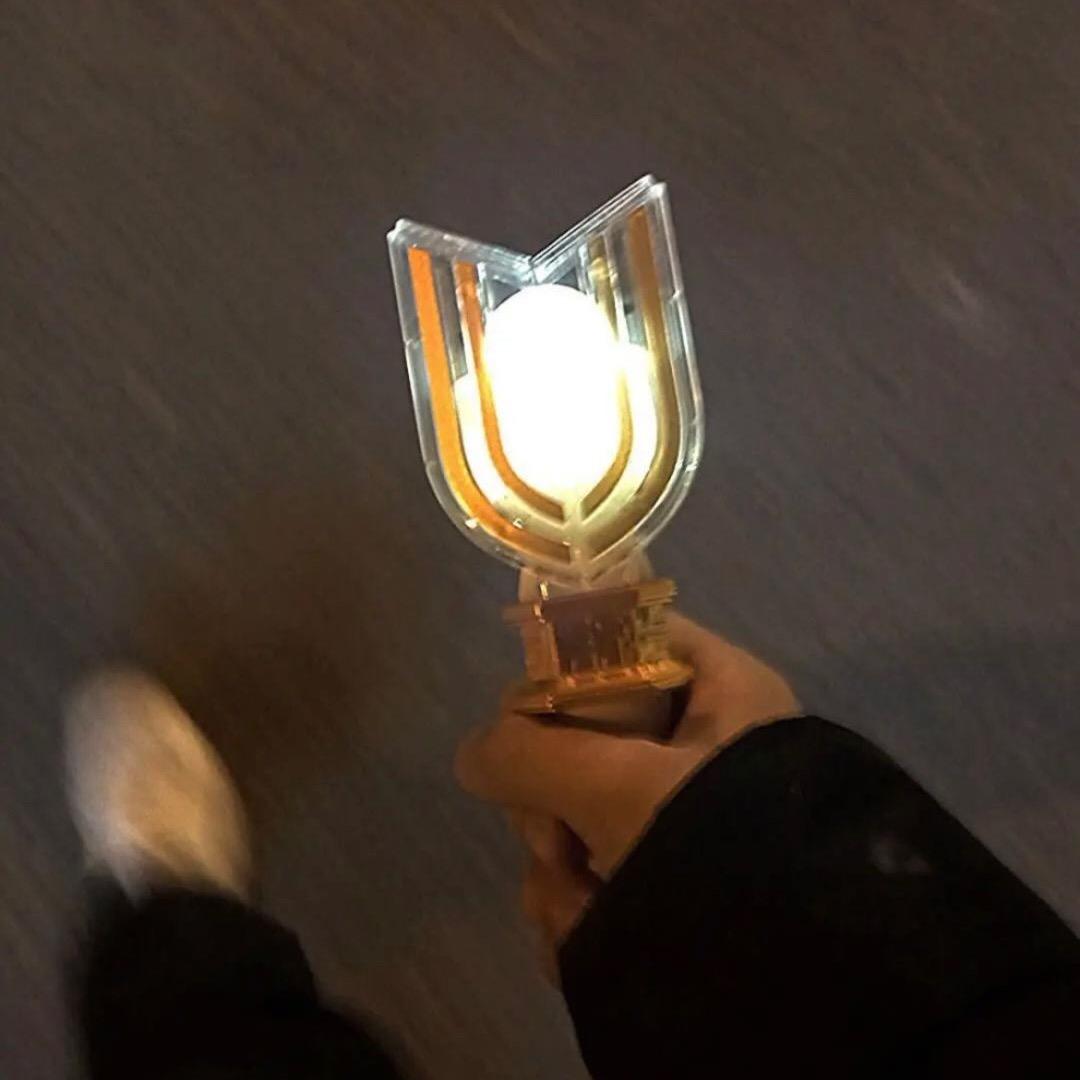 撷花牵马