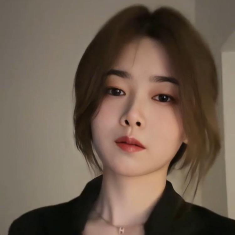 敏敏👿喜欢唱歌🎤