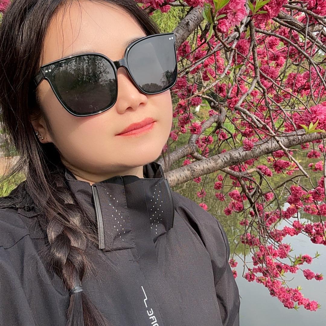 落落大方。