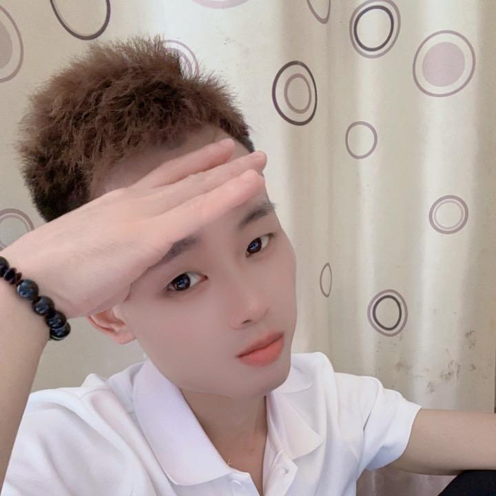 爱笑的小邓吖