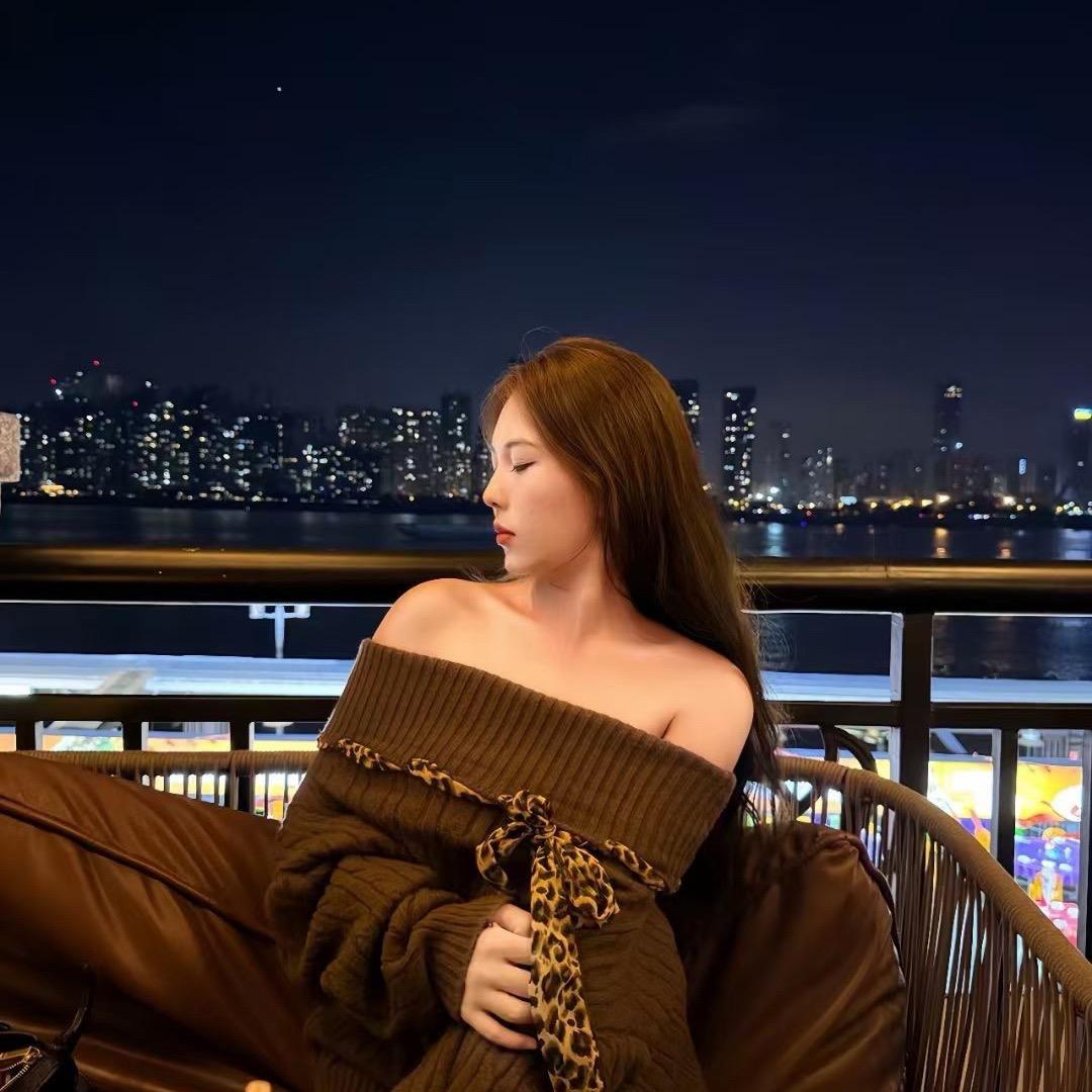 我也不太了解她