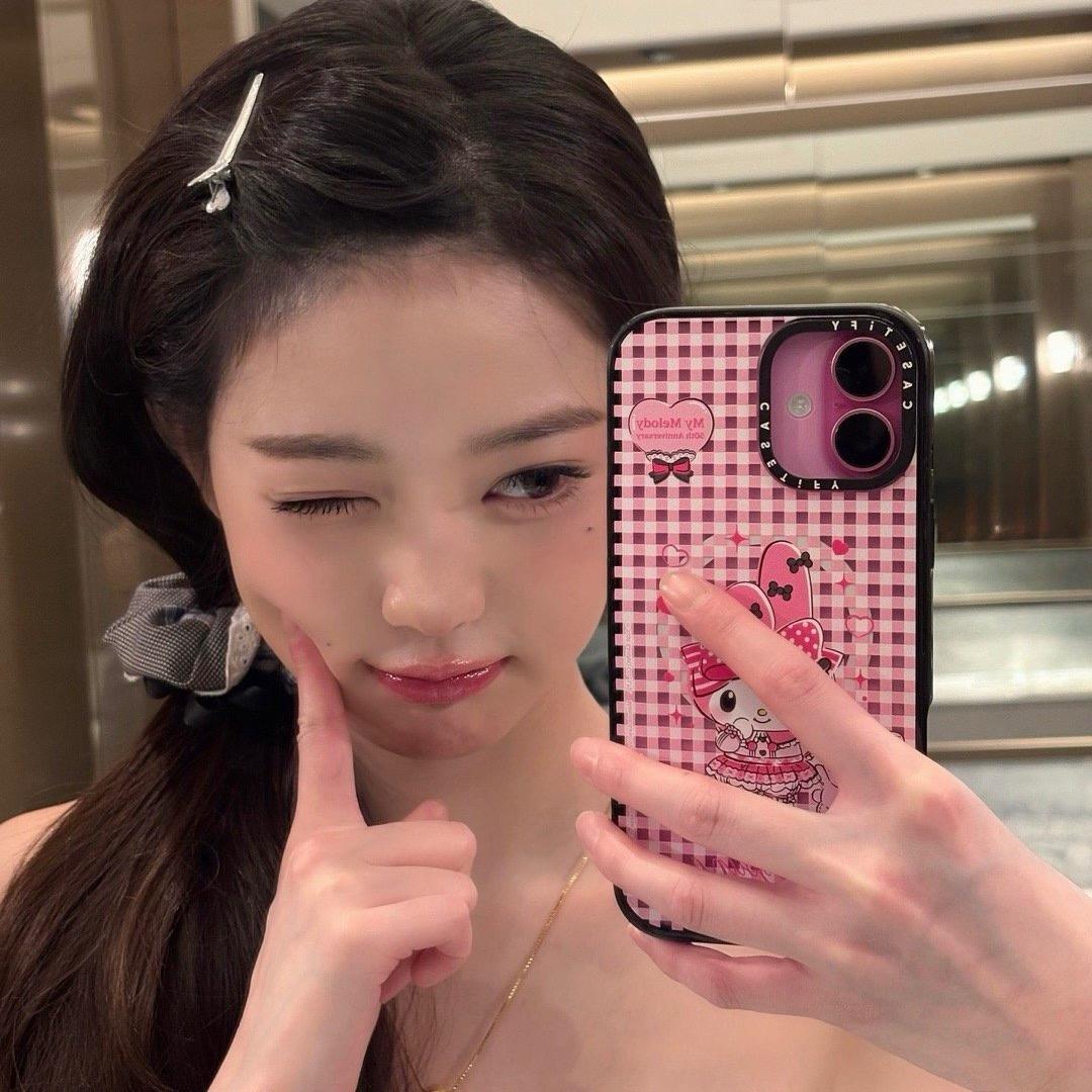一只毛绒考拉