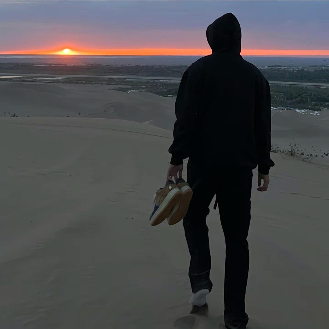 手捧花束出现！！