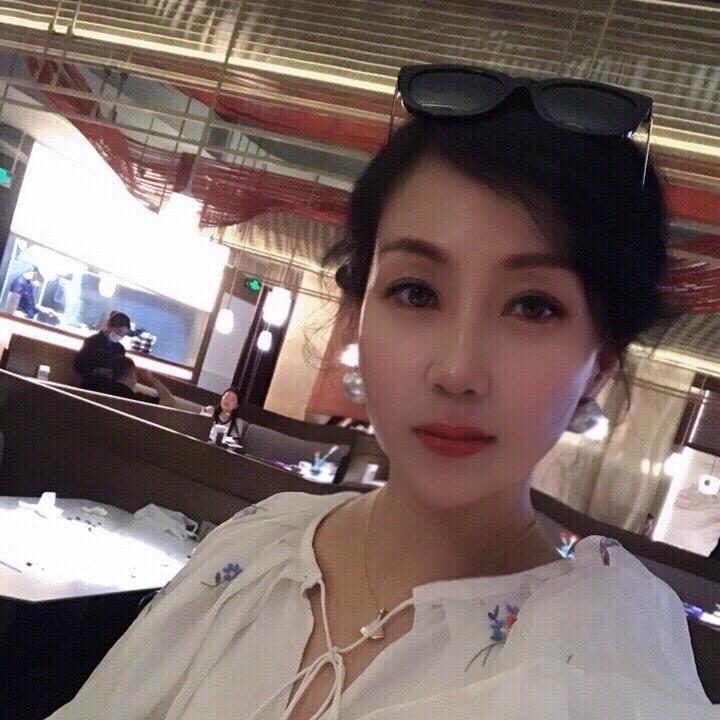 👑女王👑